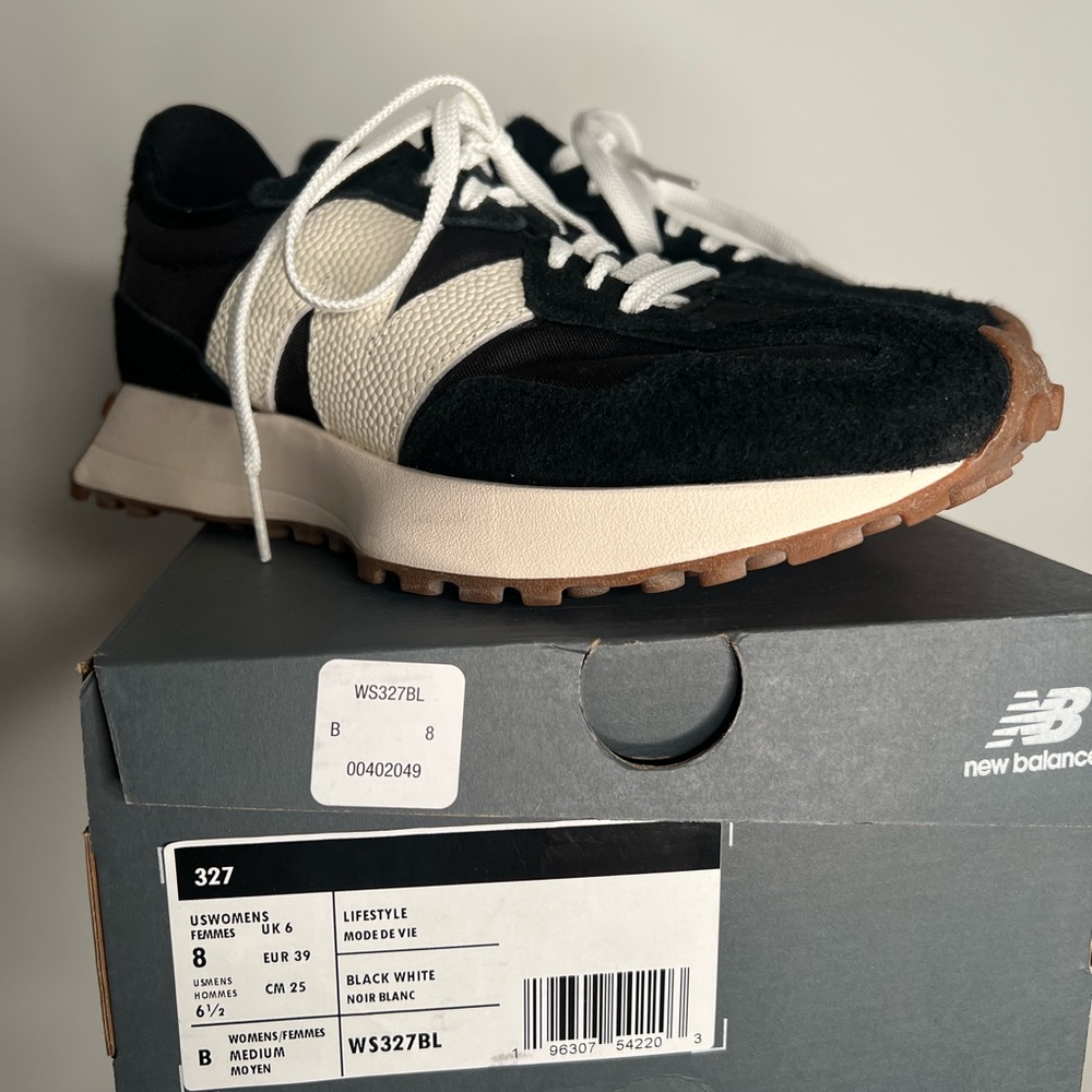 New Balance 327 size 8 Black and Cream Lifestyle Sneakers